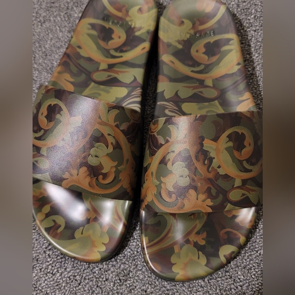 Flash Sale⚡️Versace Baroccoflage Slides Sandals Khaki 8 US (41 Euro) - Picture 5 of 7